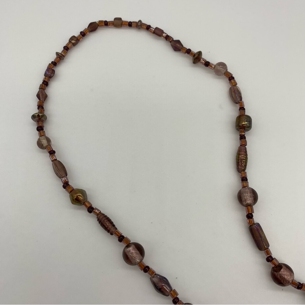 Luster Shells and Glass Beaded Necklace - Picture 8 of 9